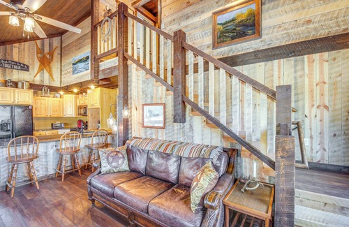 Custer Cabin | 4 Mi to Wind Cave Nat'l Park: Creekside Cabin!