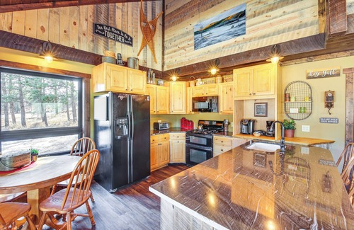 Custer Cabin | 4 Mi to Wind Cave Nat'l Park: Creekside Cabin!