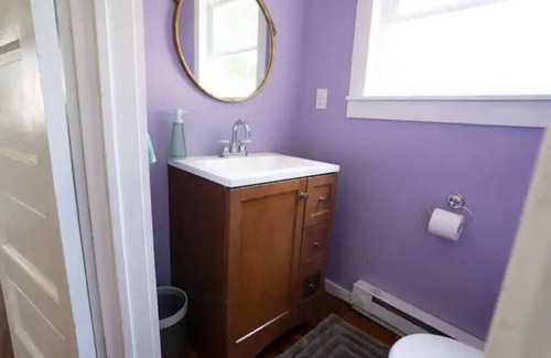 Norwichtown House | 4 miles to Mohegan Sun, easy highway access