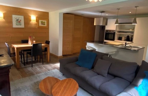 Les Bossons Apartment | 4 min from Chamonix by car, Charladomé chalet apartment Garden level
