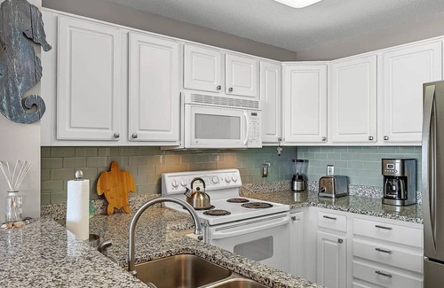 Fort Morgan Condo | 4 minute walk to beach & gulf views from private balcony!