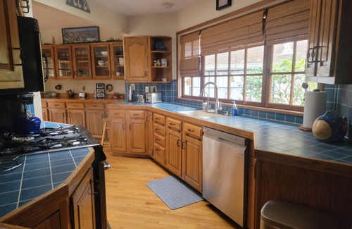 Northwest Carmel House | 4 minute walk to the beach or town!