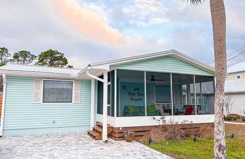 Inlet Beach Heights House | 4 Minute Walk to the Beach - Cozy Beach Bungalow