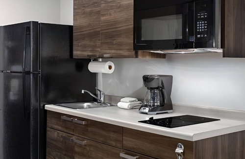 Westgate Hotel | 4 Modern Rooms w/Full Kitchen & Outdoor Grill Perfect for Short or Long Stays