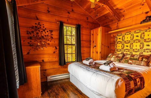 Hendersonville Cabin | {4 of 4} Cozy Cabin next to DuPont State Park! Pet Friendly!