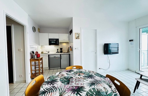 Fouras Apartment | 4-person apartment with sea view, beachfront