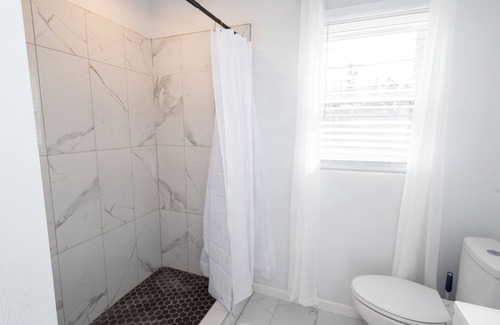 London House | 4 Person Cozy Home Near Downtown London