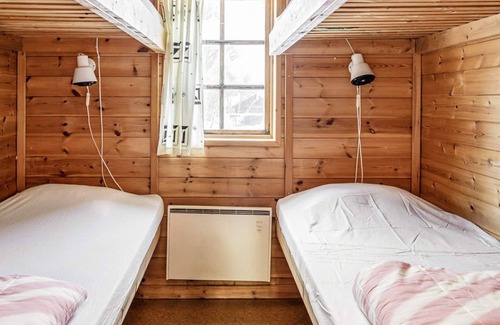 Are House | 4 person holiday home in JÄRPEN