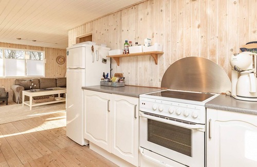 Hou House | 4 person holiday home in Hals