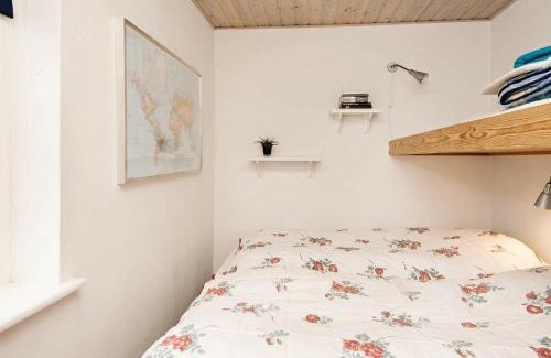 Sønderstrand House | 4 person holiday home in R m