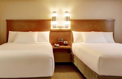 Austin Hotel | 4 Pet-Friendly Units Close to LBJ Museum, Outdoor Pool, FREE Parking!