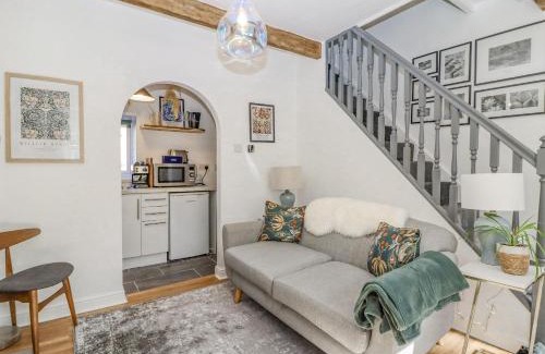 Halifax House | 4 Pulmans Place