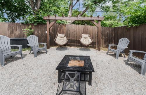 Fort Worth House | 4 Queen Beds High Speed Wifi Private Parking