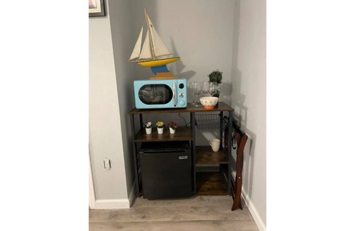 Morse Park Apartment | 4 Rockleys Vintage Motel, EV Charging available!