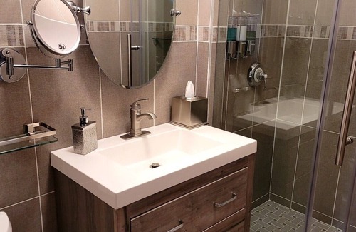 Potomac Falls Hotel | 4 Room Luxury Wellness Spa Suite. Free Sauna & Steam Room. Offers Spa Services