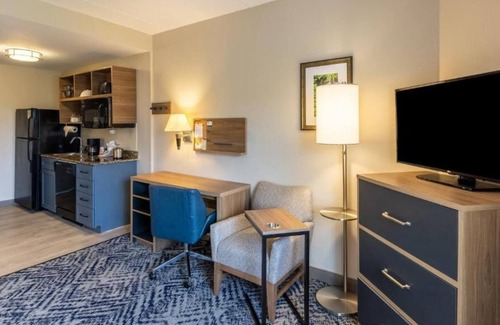 Okatie House | 4 Rooms w/ Full Kitchen, Minutes Away from Oscar Fraizer Park, FREE Parking