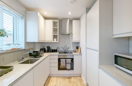 Arundel Apartment | 4 Roseland Apartment, Arundel - a flat that sleeps 4 guests in 1 bedroom