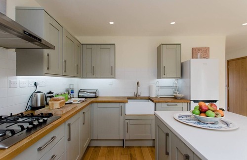 Yarmouth House | 4 Salterns-3 Bath-Nr Yarmouth-Nr Beach-Sleeps 8