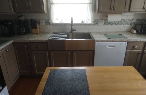 Honeoye House | 4 Season 4 Br. Family Friendly, Fully Equipped Two-story Cape