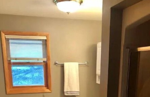 Wautoma House | 4 Season Lake Home 4BR 8 total Bed 2 Full Bath