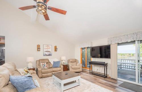 Waupaca House | 4 Seasons Lakehouse Luxury