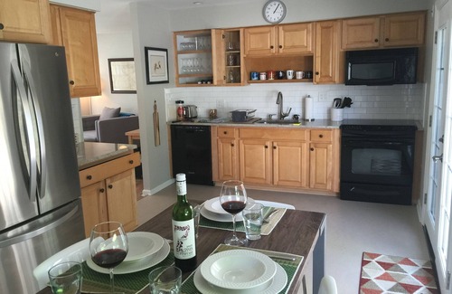 North Cape May House | 4 SHORT BLOCKS TO THE BEACH! Beautiful sunny home - deck & covered patio