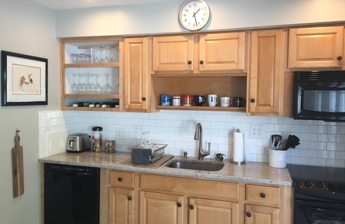 North Cape May House | 4 SHORT BLOCKS TO THE BEACH! Beautiful sunny home - deck & covered patio