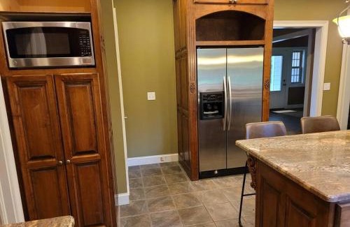 Guntersville House | 4. Spacious historic home in Lake Guntersville