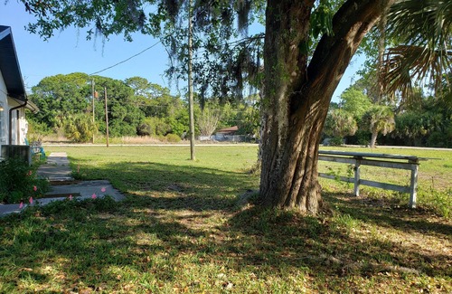 Warm Mineral Springs Apartment | #4 Studio near mineral springs.