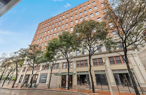 Downtown San Antonio Apartment | 4 Units | Family Stay w/Modern Amenities | Near River Walk & Top Sites
