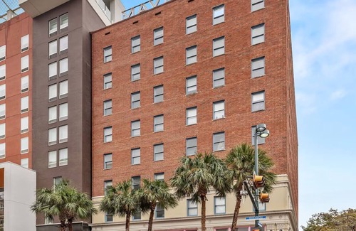 Downtown San Antonio Apartment | 4 Units | Family Stay w/Modern Amenities | Near River Walk & Top Sites