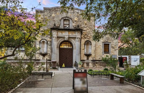 Downtown San Antonio Apartment | 4 Units | Family Stay w/Modern Amenities | Near River Walk & Top Sites