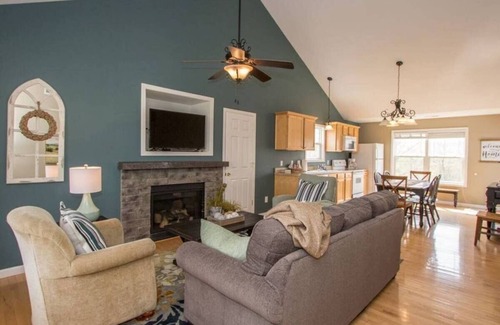 Taylorsville House | 40- Lake & Bourbon Trail Getaway