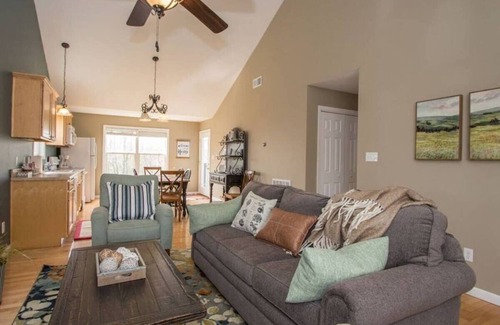 Taylorsville House | 40- Lake & Bourbon Trail Getaway