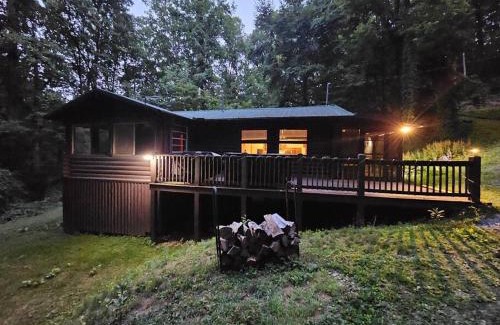 Sevierville House | 40 minutes to Gatlinburg, mountain hideaway