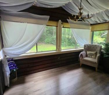 Sevierville House | 40 minutes to Gatlinburg, mountain hideaway