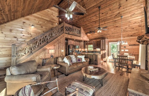 Morganton Cabin | 40% Off 10 min>Blue Ridge Mountain Views Hot Tub Firepit Game Room Fishing Pond