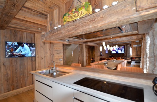 Praz-sur-Arly Apartment | 400 m slopes at the gates of Megeve Sauna SPA apartment 200m2 in cosy chalet