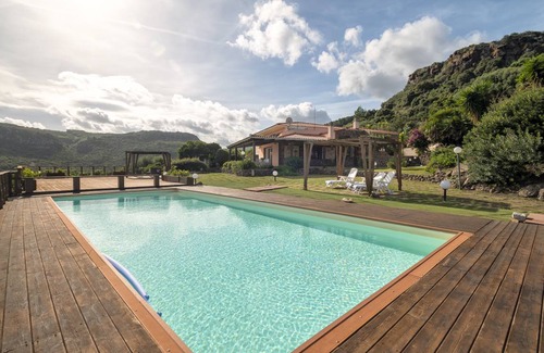 Castelsardo Villa | 400 m² Villa ∙ 5 bedrooms ∙ 16 guests