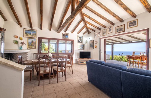 Castelsardo Villa | 400 m² Villa ∙ 5 bedrooms ∙ 16 guests