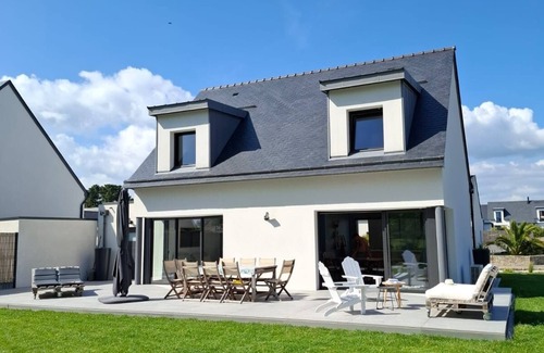 Benodet House | 400 metres from the beach, house with garden ideal for families/housework INCLUDED