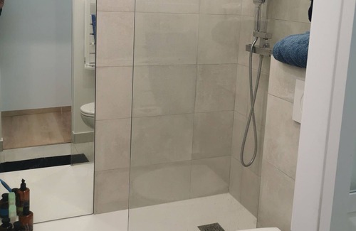 Quartier de la Chapelle Apartment | 400 Sq ft clean flat marx Dormoy T. station