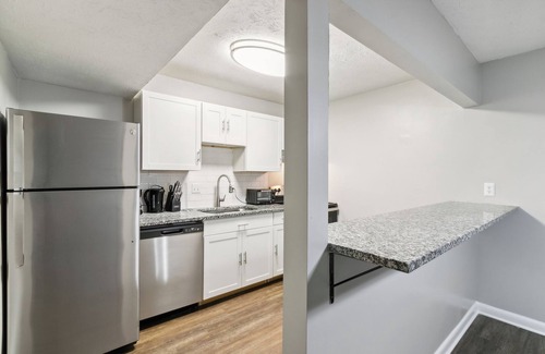Cumberland Apartment | 400 Winchester 601 l 2 Bed 2 Bath Newly Furnished