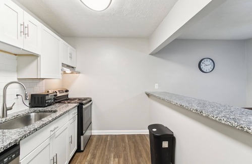 Cumberland Apartment | 400 Winchester 601 l 2 Bed 2 Bath Newly Furnished