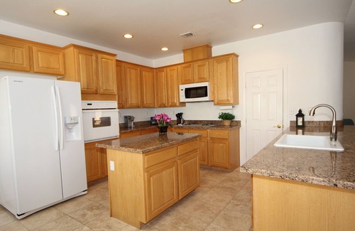 Spring Valley House | 4000 SQ. Foot, LARGE LUXURY HOME- POOL-Guard Gated Community. Close 2 Strip!