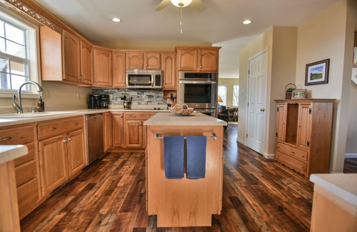 Waynesville Cabin | 4000ft Elevation w Miles of Views from Angel Ridge with Hot Tub & Expansive Deck