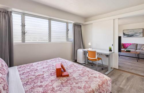 McCully - Moiliili Apartment | 401 FREE Parking 10 min beach 2b-Waikiki Ala Moana