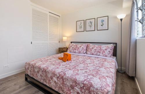 McCully - Moiliili Apartment | 401 FREE Parking 10 min beach 2b-Waikiki Ala Moana