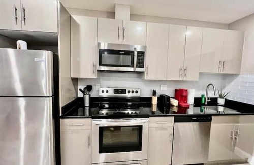 Center City Apartment | 405 Spacious and superior 1BDR APT in center city