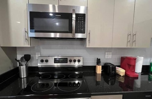 Center City Apartment | 405 Spacious and superior 1BDR APT in center city